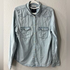 American Eagle Outfitters Slim Fit Retro Light Blue Denim ButtonUp Shirt Woman M